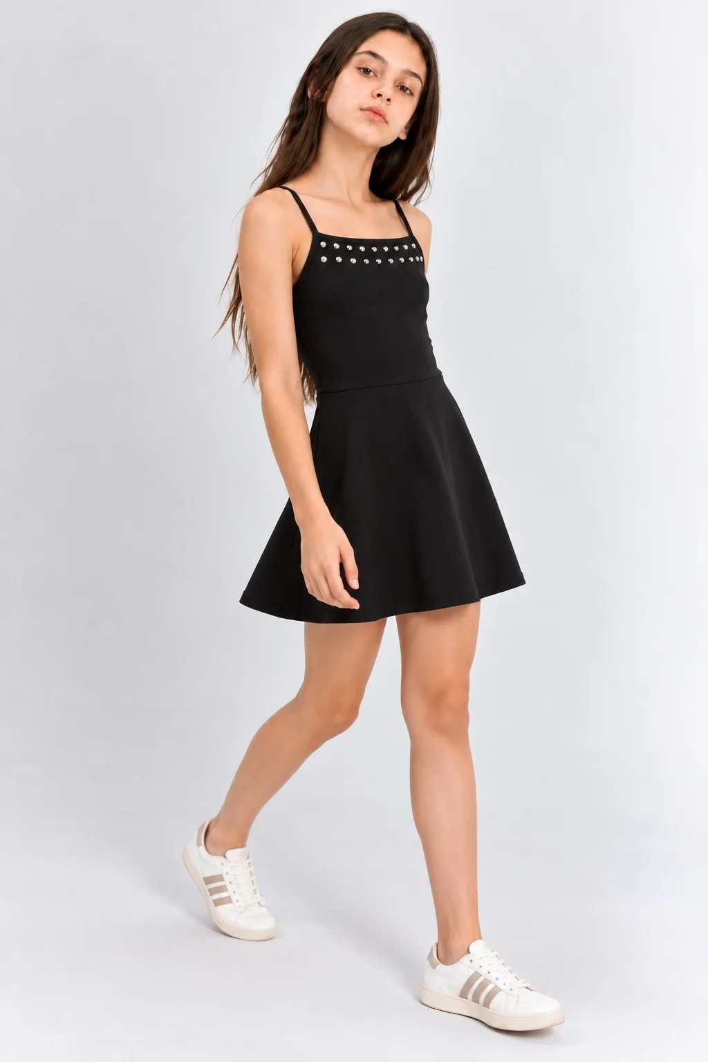 Vestido Con Breteles Finos Con Tachas En Delantero - 2