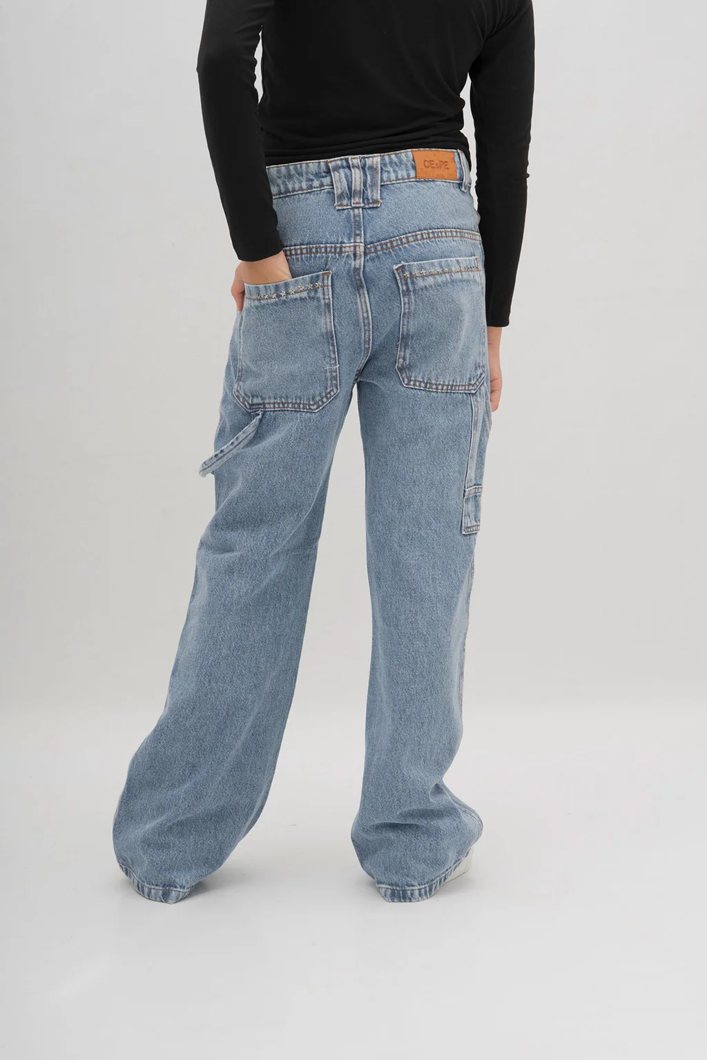 Jeans Carpintero Azul Con Full Estrellas Aplicadas En Boca De Bolsillo