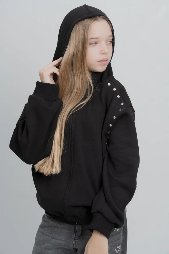 Campera Isabela Oversixe De Friza Con Tachas