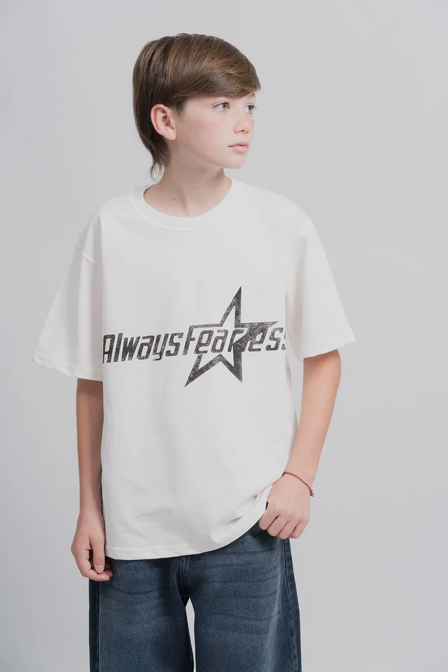 Remera Dylan Manga Corta Oversize En Algodón Frío Con Estampa Always Y Estrella.