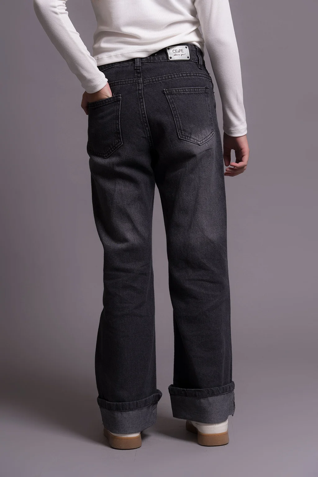 Jean Super Wide Leg Aline Black Con Botamanga Y Detalles De Ojales En Cintura Co