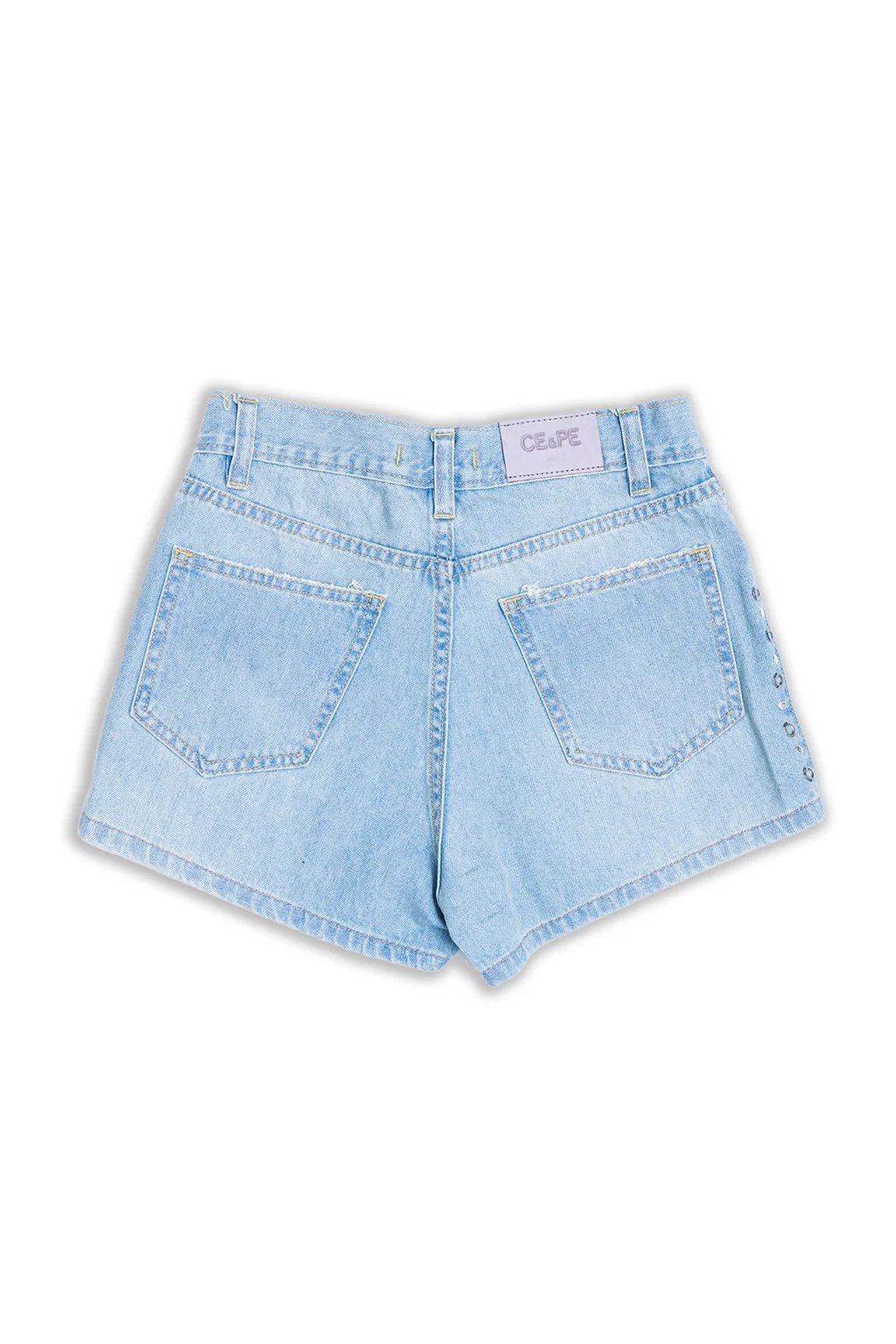 Short Jeans Customizado Y Matizado Con Tachas Y Ojalillos - 2