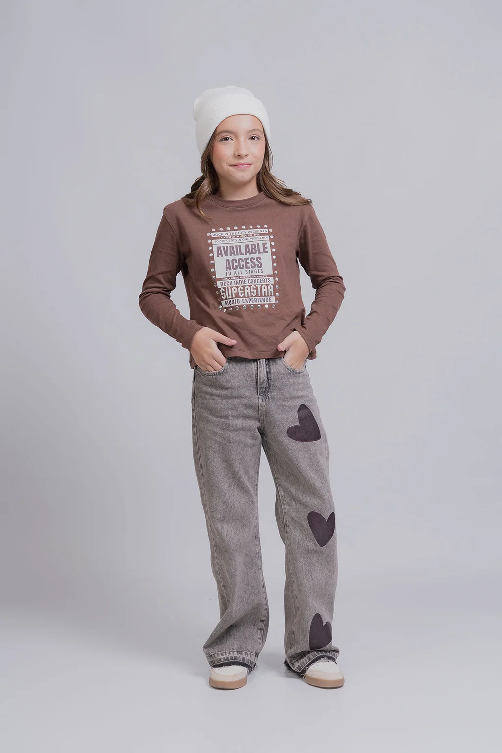 Remera Eira De Jersey Con Estampa Available Access Detalle De Tachas Alreded - 3