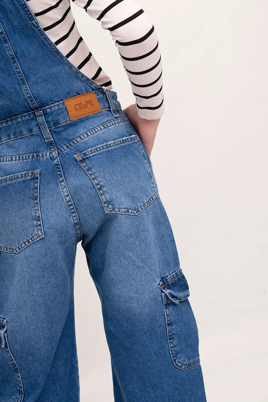 Jardinero Jeans Con Bolsillos Cargo - 4