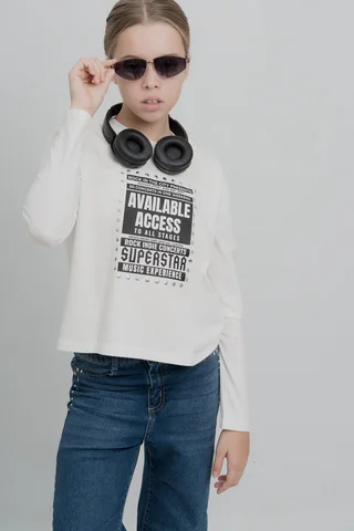 Remera  Eira De Jersey Con Estampa Available Access Detalle De Tachas Alreded - Vista 2
