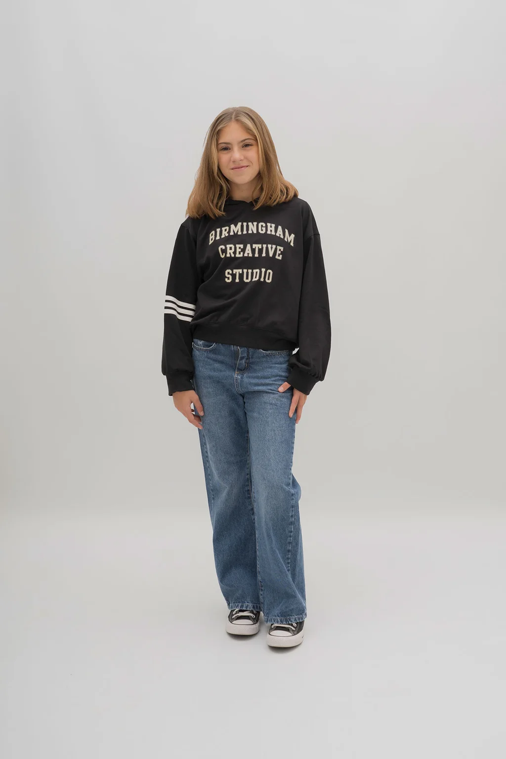 Jeans Wide Leg Azul Con Estrellas Negras En Bolsillos Traseros - 3