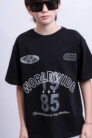 Remera Teo Manga Corta Oversize En Algodon Fro Con Estampa Worldwide 1985 - Vista 4