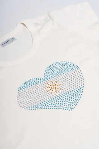 Remera Lena Manga Corta Corazon Argentina De Stras - Vista 2