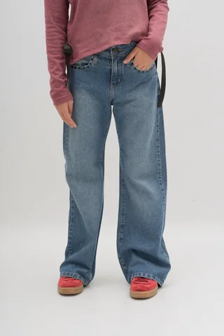 Jeans Wide Leg Matizado Con Detalles De  Tachas Negras Y Badana Aplicada - Vista 1