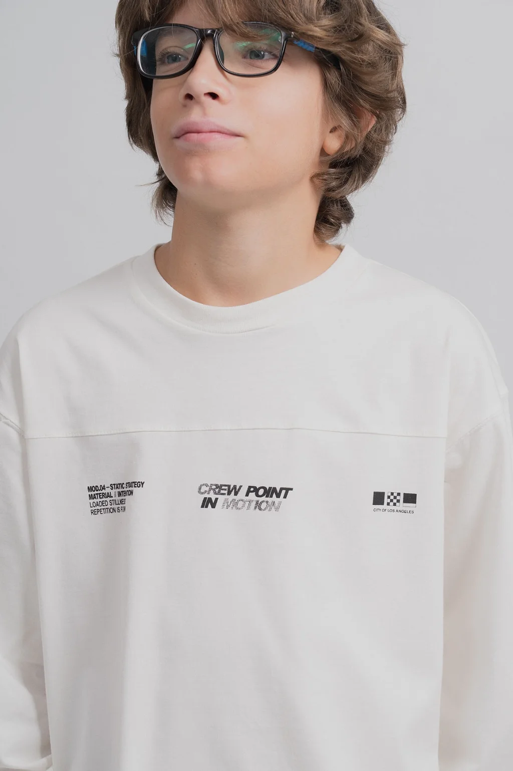 Remera Noa Manga Larga En Jersey Pesado 20/1 Con Recorte En Delantero Y Estampa