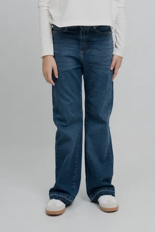 Jean Flare Lou Elastizado Con Tachas En Forma De Corazones En Bolsillos Traseros - Vista 2