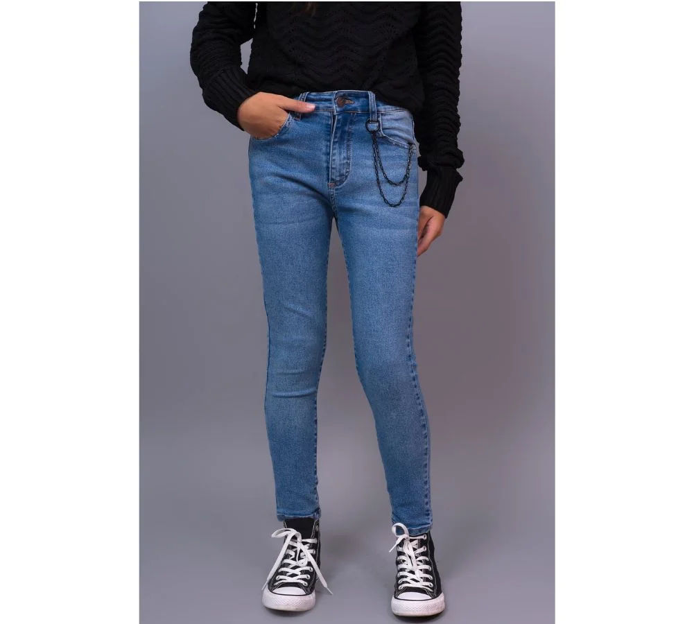 Jeans Elastizado Basico C/ Colgante Cadena Negra - 2
