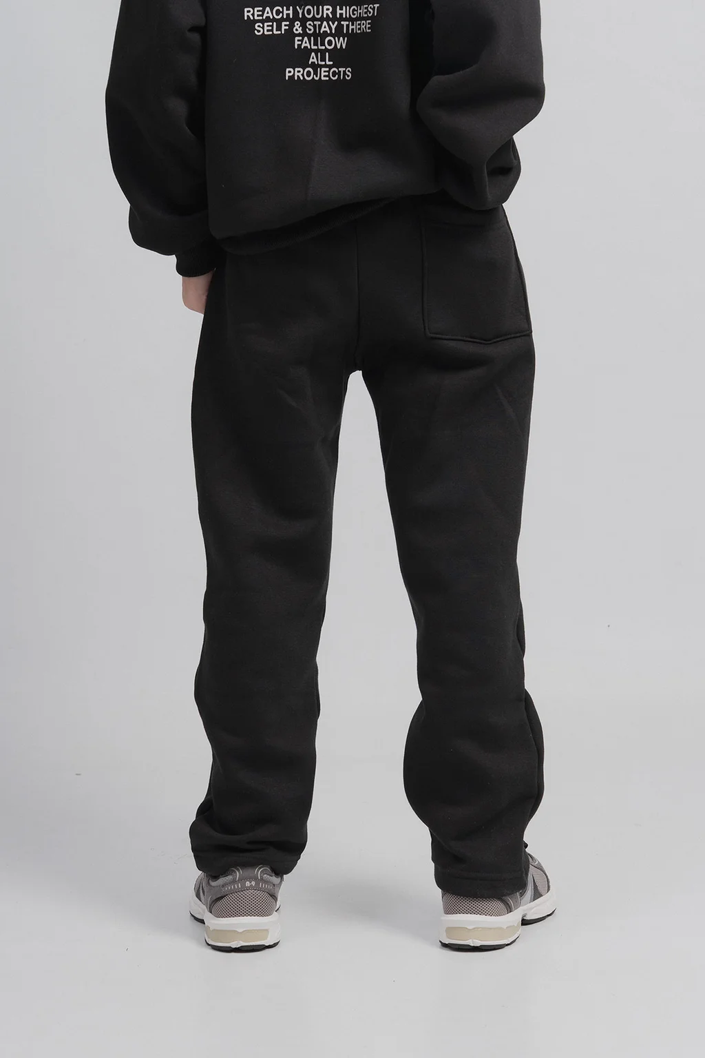 Jogger Dex Oversize De Frisa Con Recorte Y Vivo En Contratono. - 2