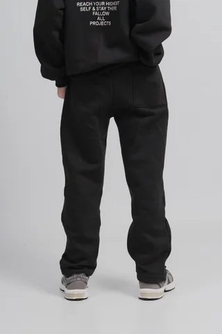 Jogger Dex Oversize De Frisa Con Recorte Y Vivo En Contratono. - Vista 3
