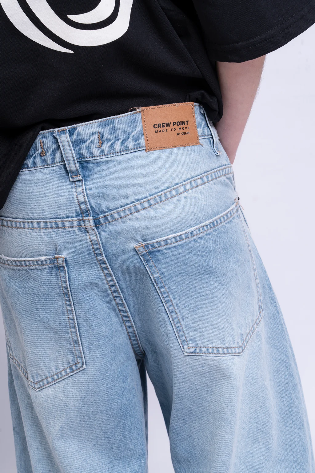 Jeans Lucca Baggy Celeste Con Pinzas Calce Relajado - 3