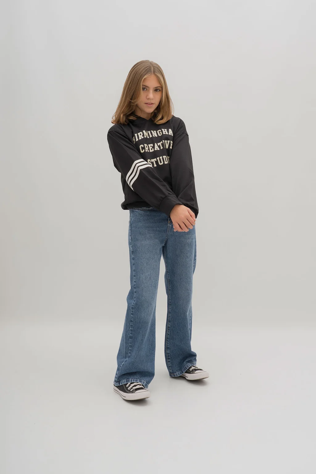 Jeans Wide Leg Azul Con Estrellas Negras En Bolsillos Traseros - 1