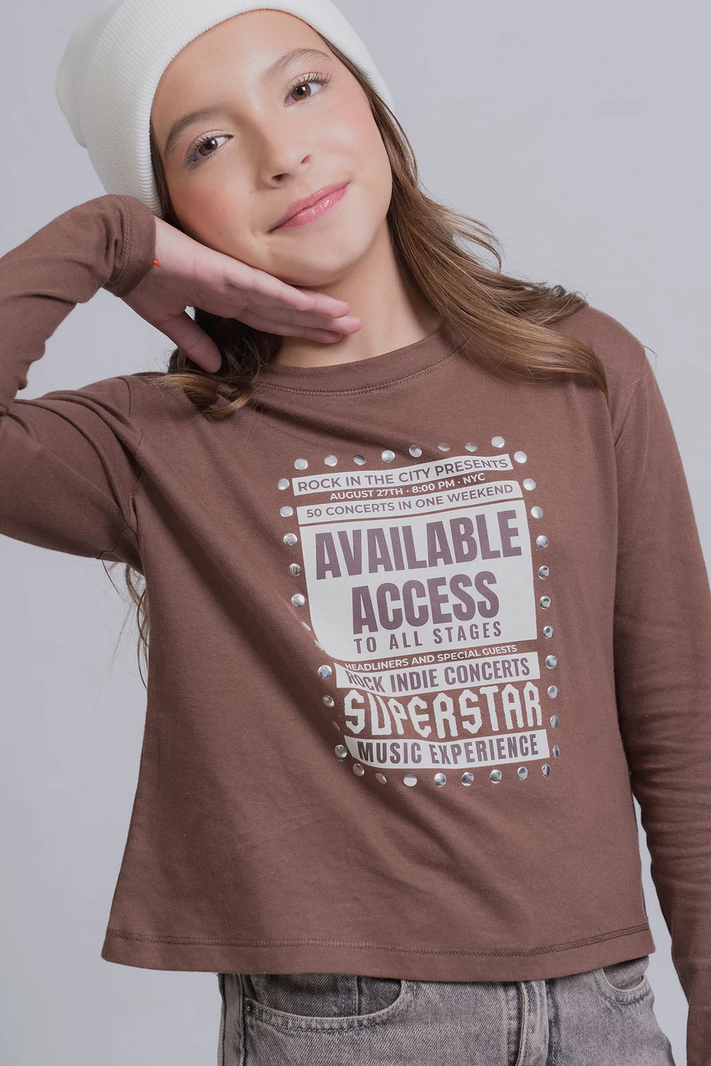 Remera Eira De Jersey Con Estampa Available Access Detalle De Tachas Alreded - 2