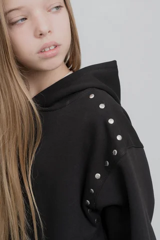 Campera Isabela Oversixe De Friza Con Tachas - Vista 1