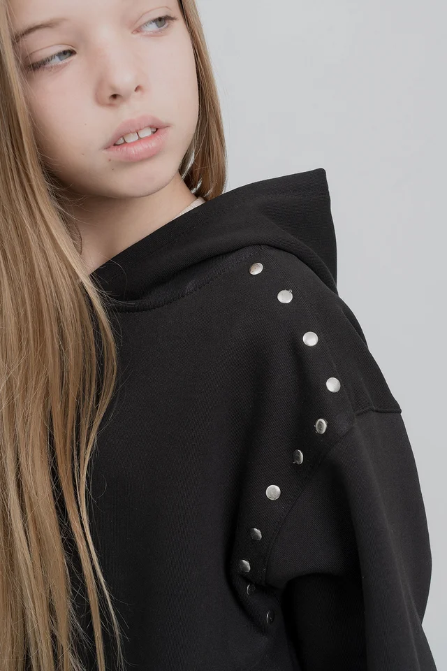 Campera Isabela Oversixe De Friza Con Tachas