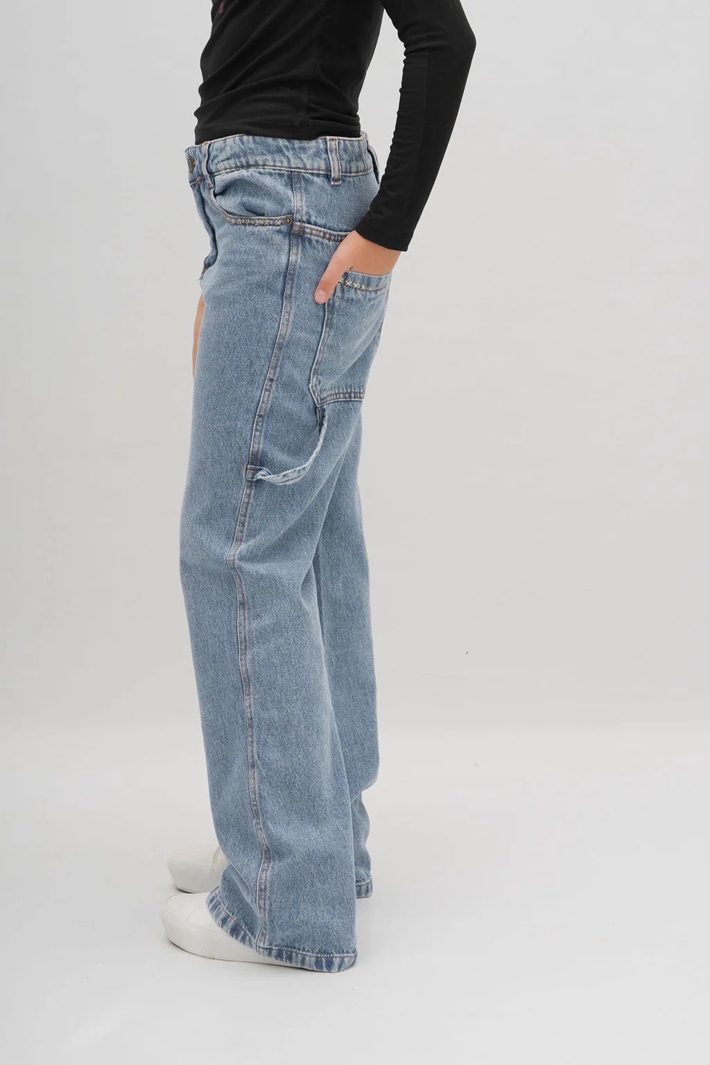 Jeans Carpintero Azul Con Full Estrellas Aplicadas En Boca De Bolsillo