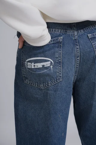 Jean Baggy Lira Matizado Con Pinzas, Corte Amplio Y Estampado Star En Bolsillo T - Vista 3