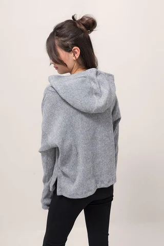 Hoodie En Lanilla Brush Con Capucha Detalles Con Oajlillos En Delantero - Vista 3