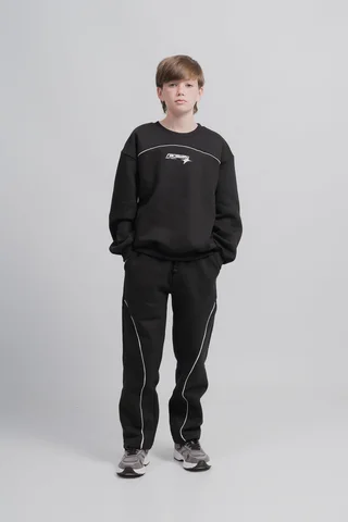 Jogger Dex Oversize De Frisa Con Recorte Y Vivo En Contratono. - Vista 2