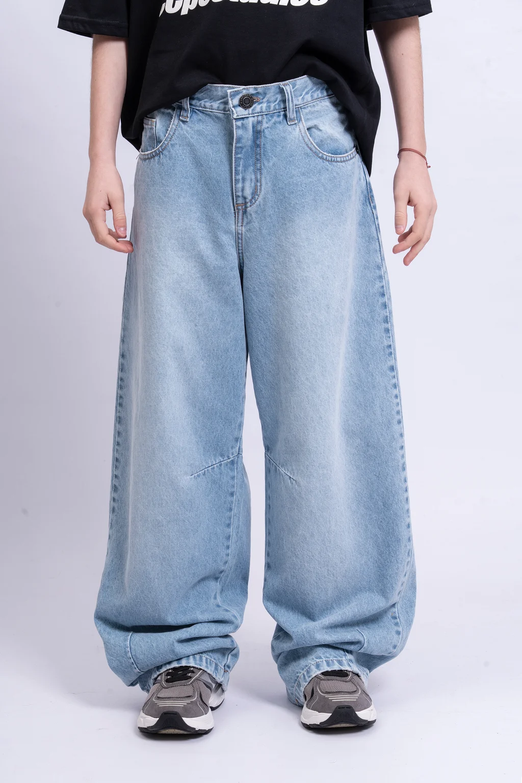 Jeans Lucca Baggy Celeste Con Pinzas Calce Relajado - 1