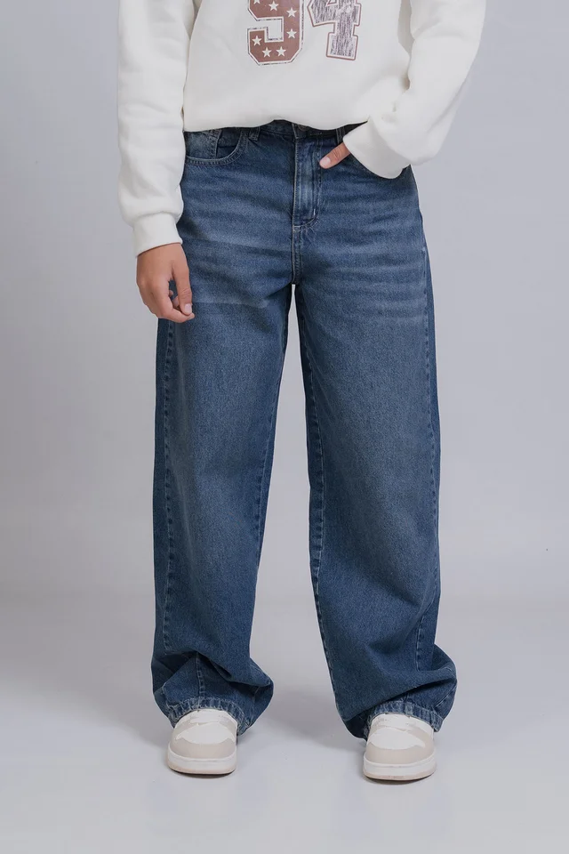 Jean Baggy Lira Matizado Con Pinzas, Corte Amplio Y Estampado Star En Bolsillo T