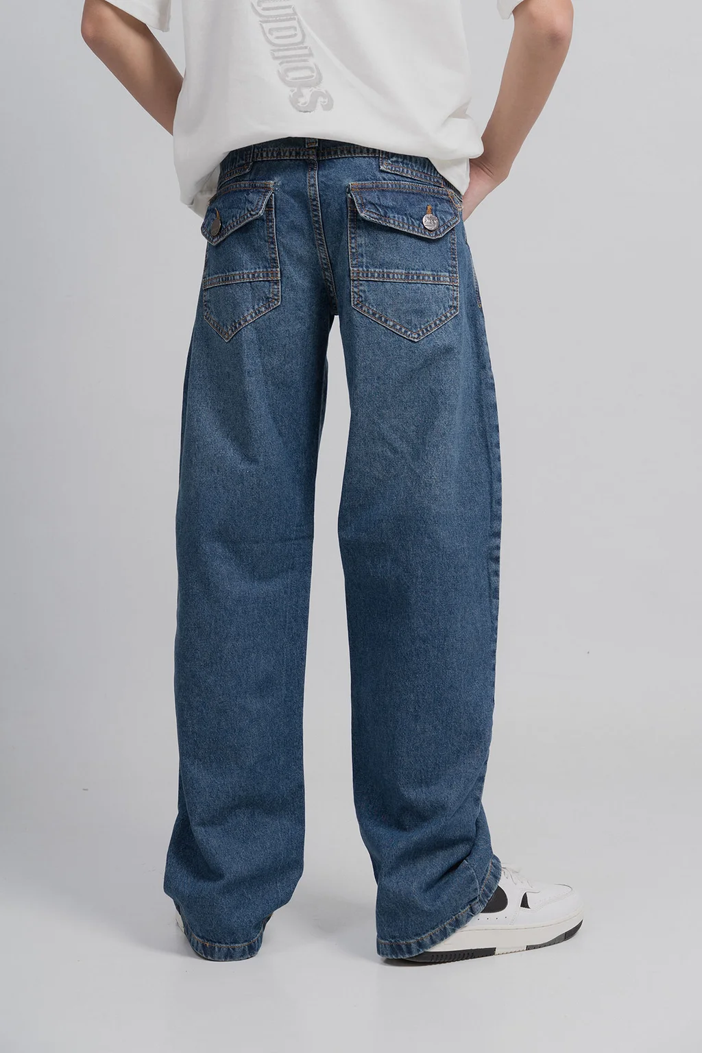 Jeans buggy con bolsillos y recortes - 2