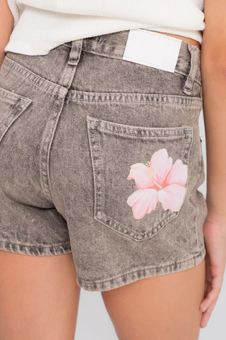 Short Jeans Color Avellana Flor Hawai - Vista 2