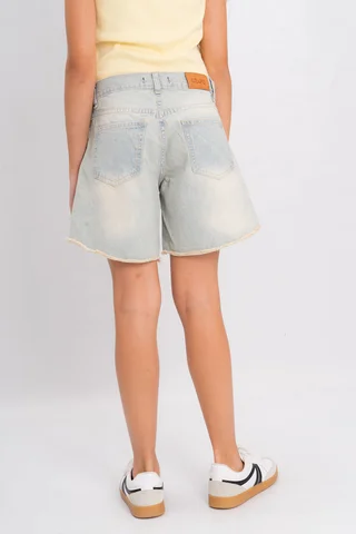 Bermuda Denim Desflecada Con Lluvia De Stras - Vista 3