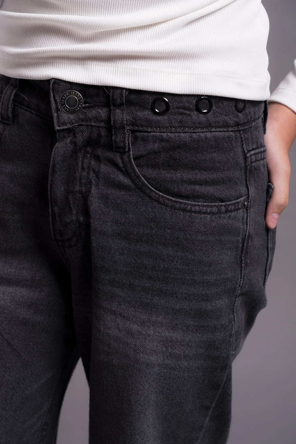 Jean Super Wide Leg Aline Black Con Botamanga Y Detalles De Ojales En Cintura Co