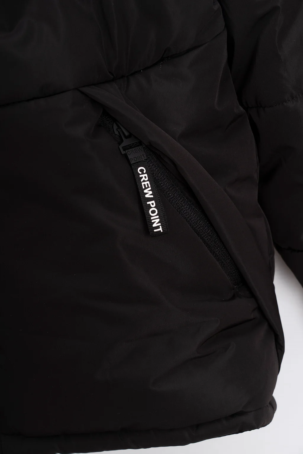 Puffer Con Capucha Detalle Estampado Tiracierres Engomado Y Escudo De Goma En Ma