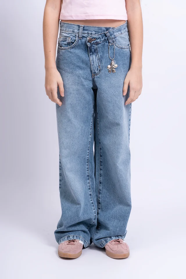 Jeans Super Wide Leg Alicia Cintura Cruzada Con Colgante Flor