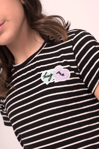 Conjunto  Remera Y Short Bordado Hug Me - Vista 2