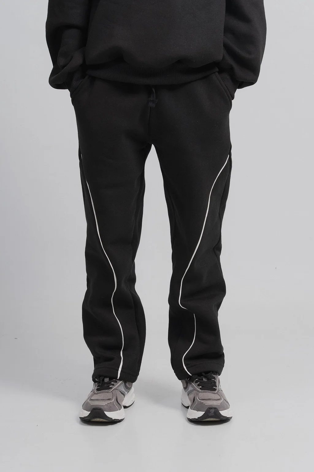 Jogger Dex Oversize De Frisa Con Recorte Y Vivo En Contratono. - 0