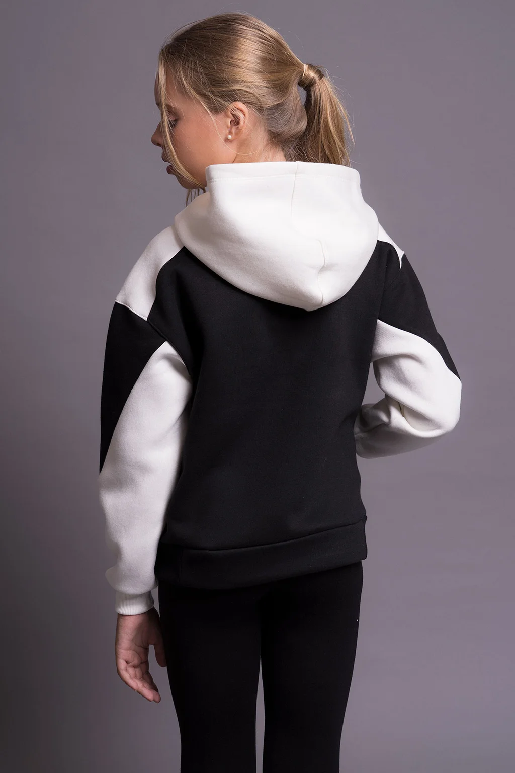 Hoodie Alia De Frisa Combinado Bicolor Con Recortes Y Detalle De Ojalillos En Ho - 3