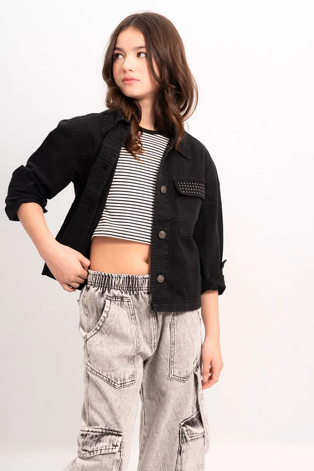 Campera Gabardina Color Con Tachas En Tapa Bolsillo