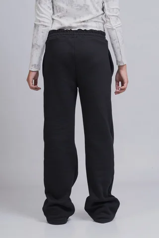 Jogger Uby De Frisa Peinada Con Estampa De Estrella Y Texto No Missed Signals. - Vista 4