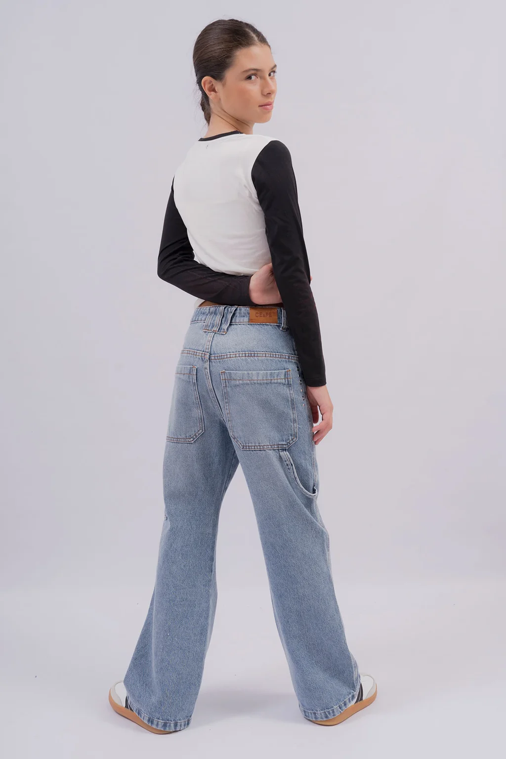 Jeans Buggy Carpintero Corte Holgado En Color Matizado C Detalle De Tachas Y - 3