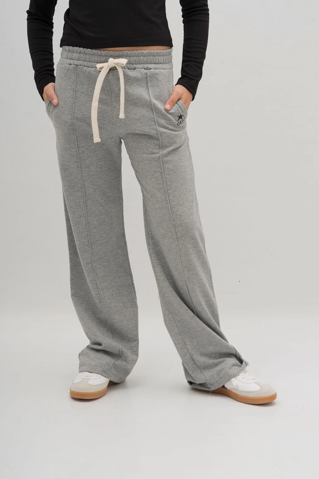 Jogger Con Alforzas Frizado - 1