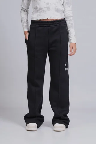 Jogger Uby De Frisa Peinada Con Estampa De Estrella Y Texto No Missed Signals. - Vista 1