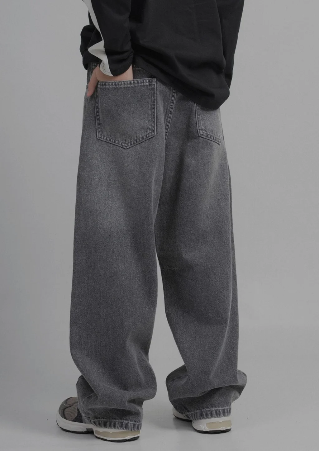 Jean Enzo Baggy Black Vintage Con Pinzas Y Lavado Localizado. Calce Amplio.