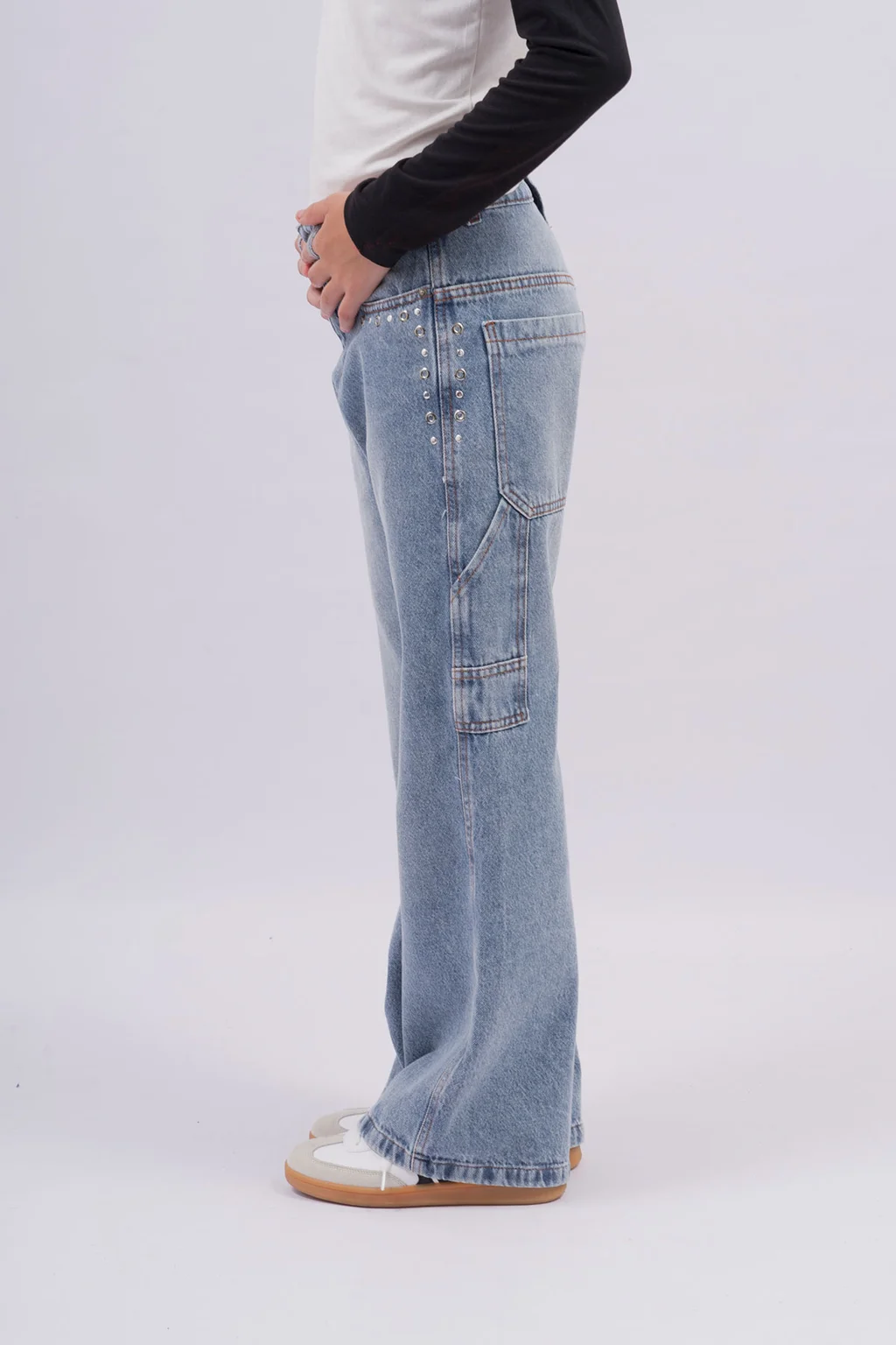 Jeans Buggy Carpintero Corte Holgado En Color Matizado C Detalle De Tachas Y - 2