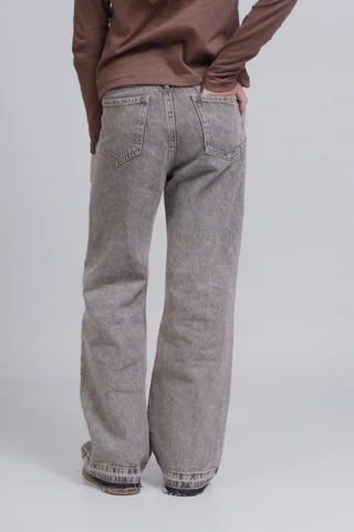 Jean Wide Leg Elva Sobreteñido En Tono Chocolate Con Corazones Aplicados Y Botam - Vista 3