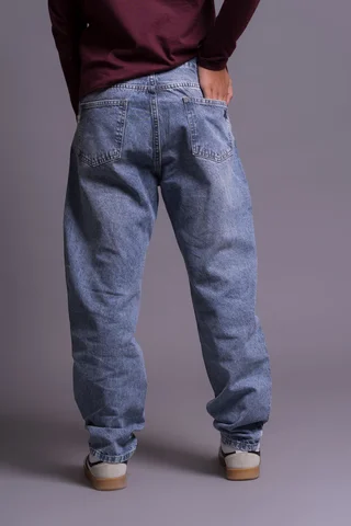 Jean Barrel Mila Blue Con Lavado Vintage Y Estrellas Aplicadas En Delantero. - Vista 4