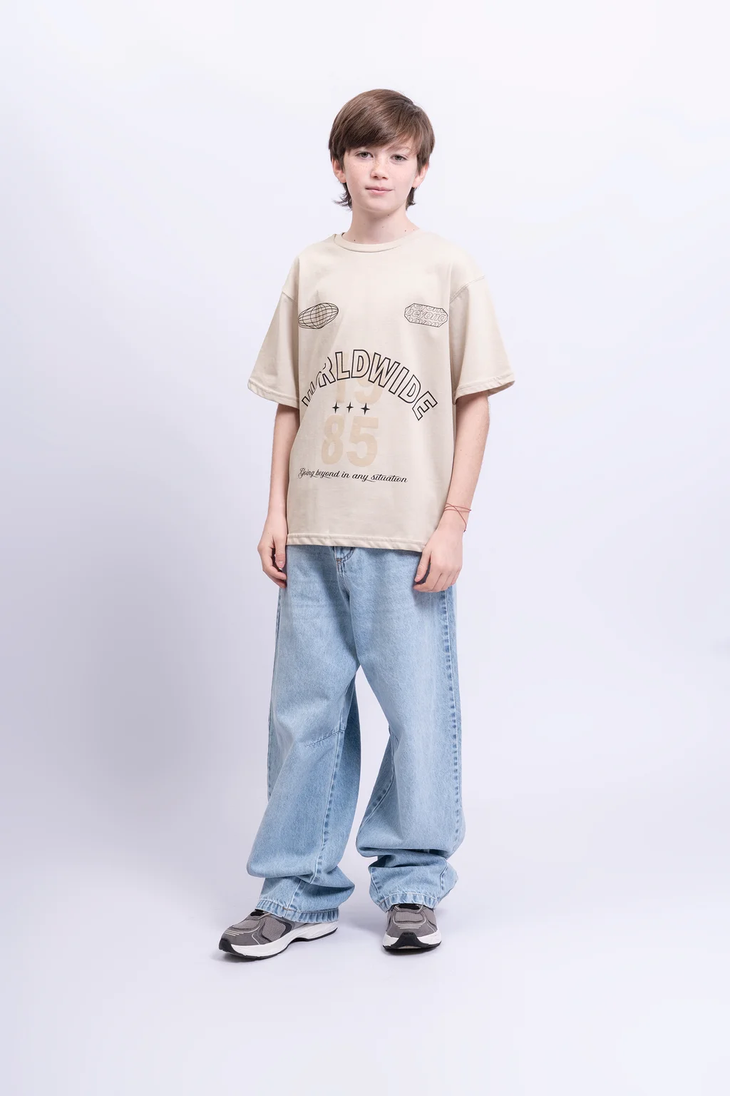Remera Teo Manga Corta Oversize En Algodon Fro Con Estampa Worldwide 1985 - 1