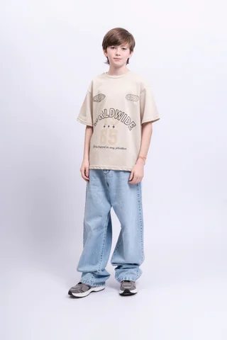 Remera Teo Manga Corta Oversize En Algodon Fro Con Estampa Worldwide 1985 - Vista 2