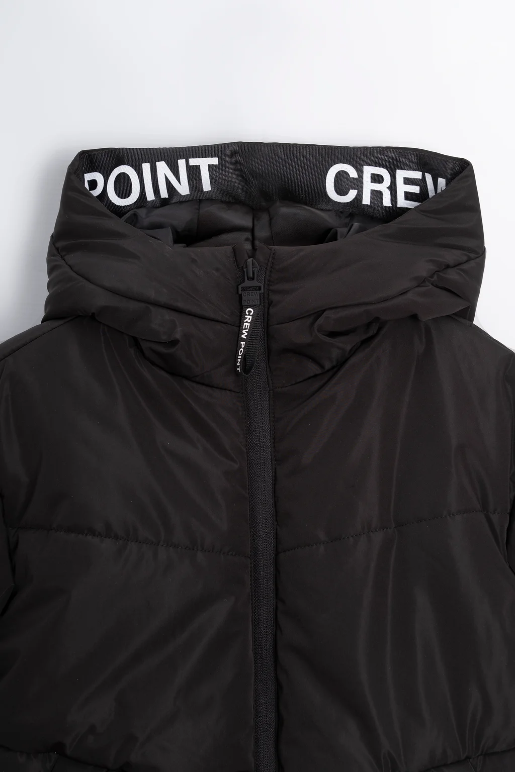 Puffer Con Capucha Detalle Estampado Tiracierres Engomado Y Escudo De Goma En Ma